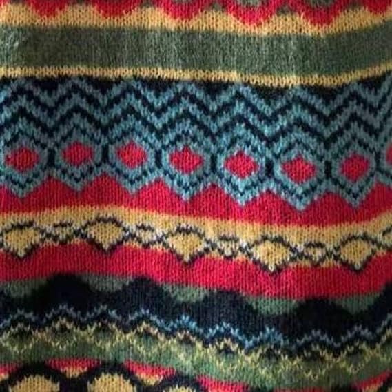 Liv – Nordic-Inspired Winter Sweater with Shoulder Design