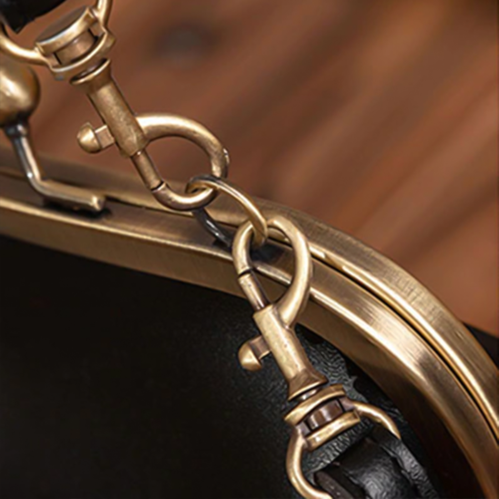 Retro Elegance: Vintage Max Bag | Essential Graceful Accessories