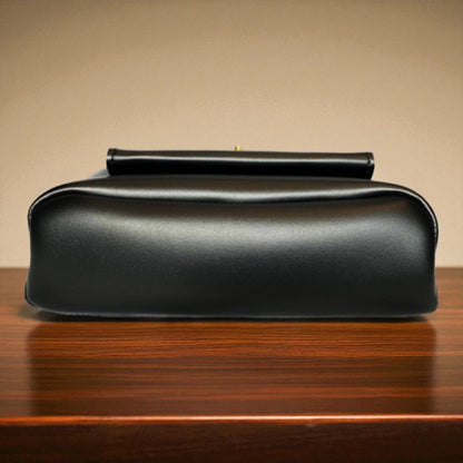 Retro Elegance: Vintage Max Bag | Essential Graceful Accessories