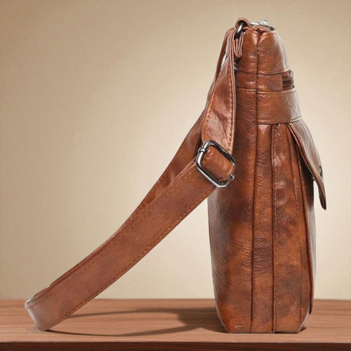 Clara Retro Helmet Bag