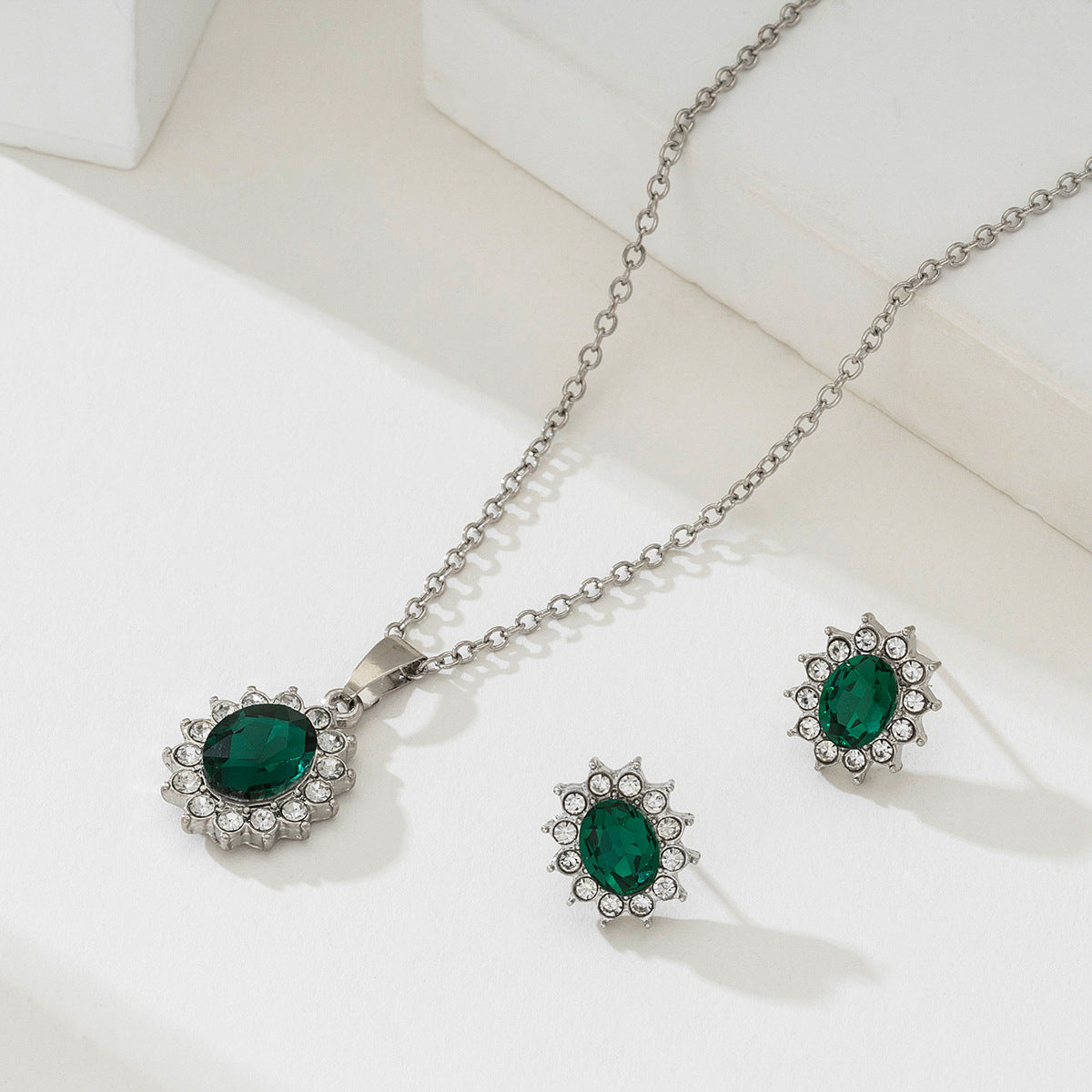 Charlotte Emerald Jewelry Set | White Gold