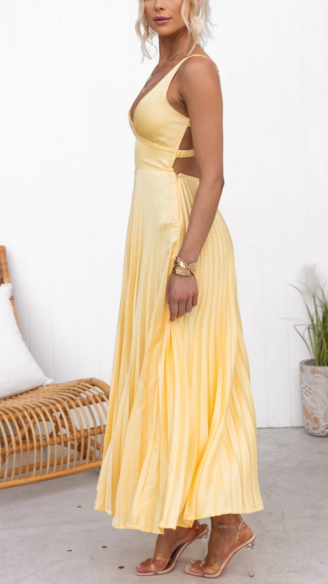 Malka | V-Neck Maxi Pleated Dress